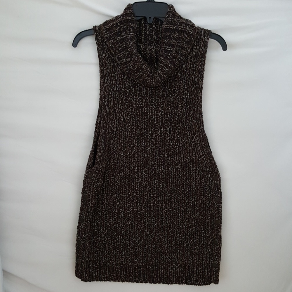 Long cowl neck, sleeveless, sweater tunic